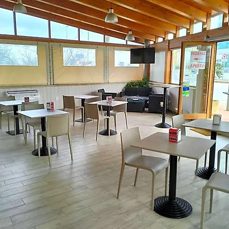 Alojamento de Acomodação e Pequeno-almoço Caffe 3*