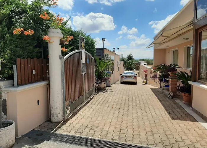 Caffe לינה וארוחת בוקר נוצ'י