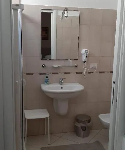 Caffe לינה וארוחת בוקר נוצ'י