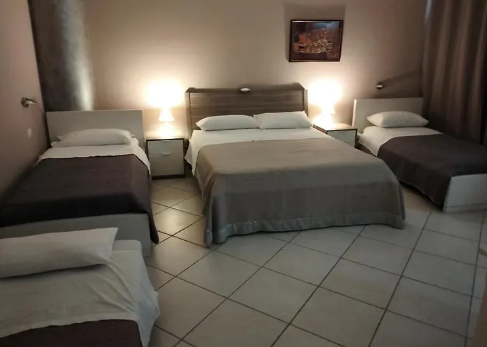 Caffe לינה וארוחת בוקר נוצ'י