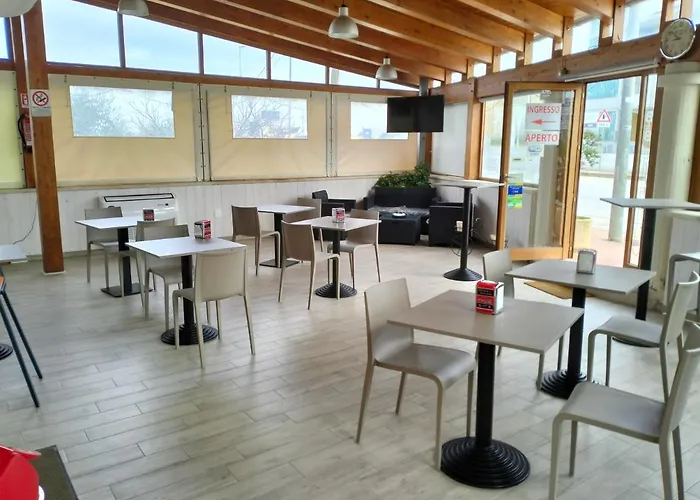 Alojamento de Acomodação e Pequeno-almoço Caffe 3*